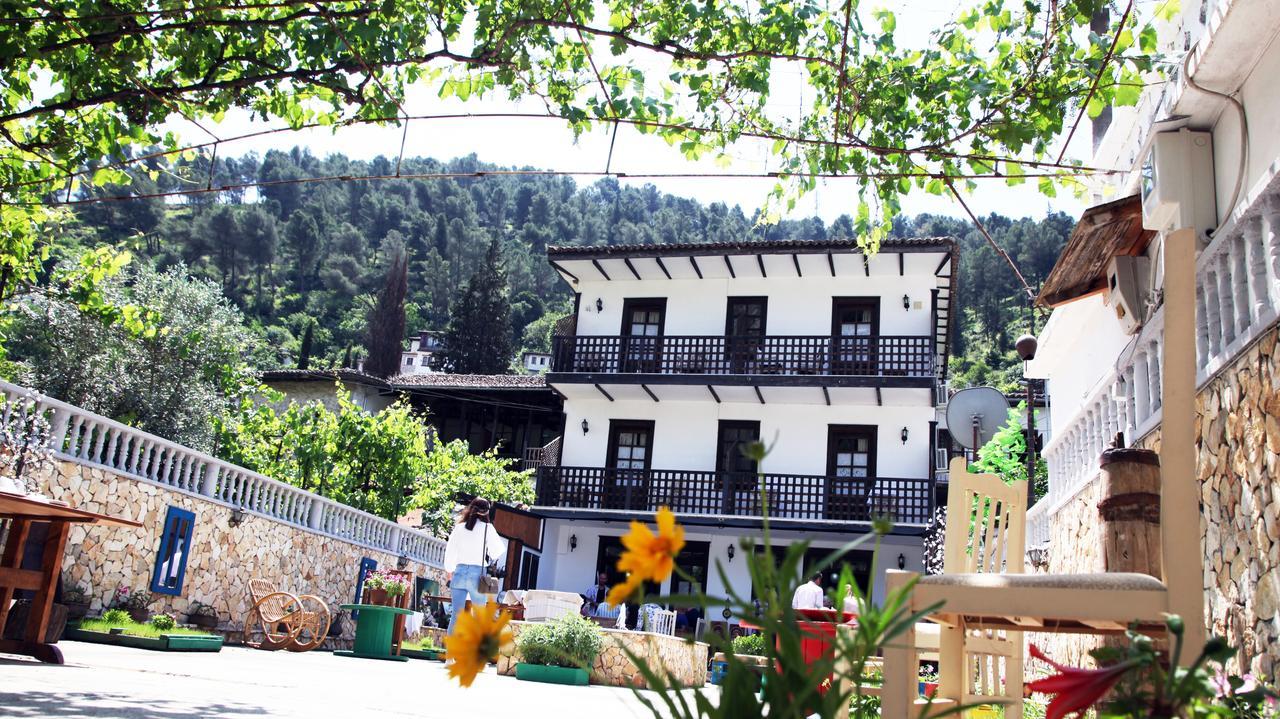 Maya Hostel Berat Exterior photo